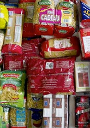 Distribution alimentaire par le Secours Populaire