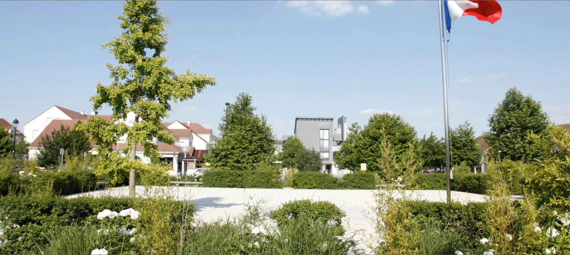 Magny place de la mairie