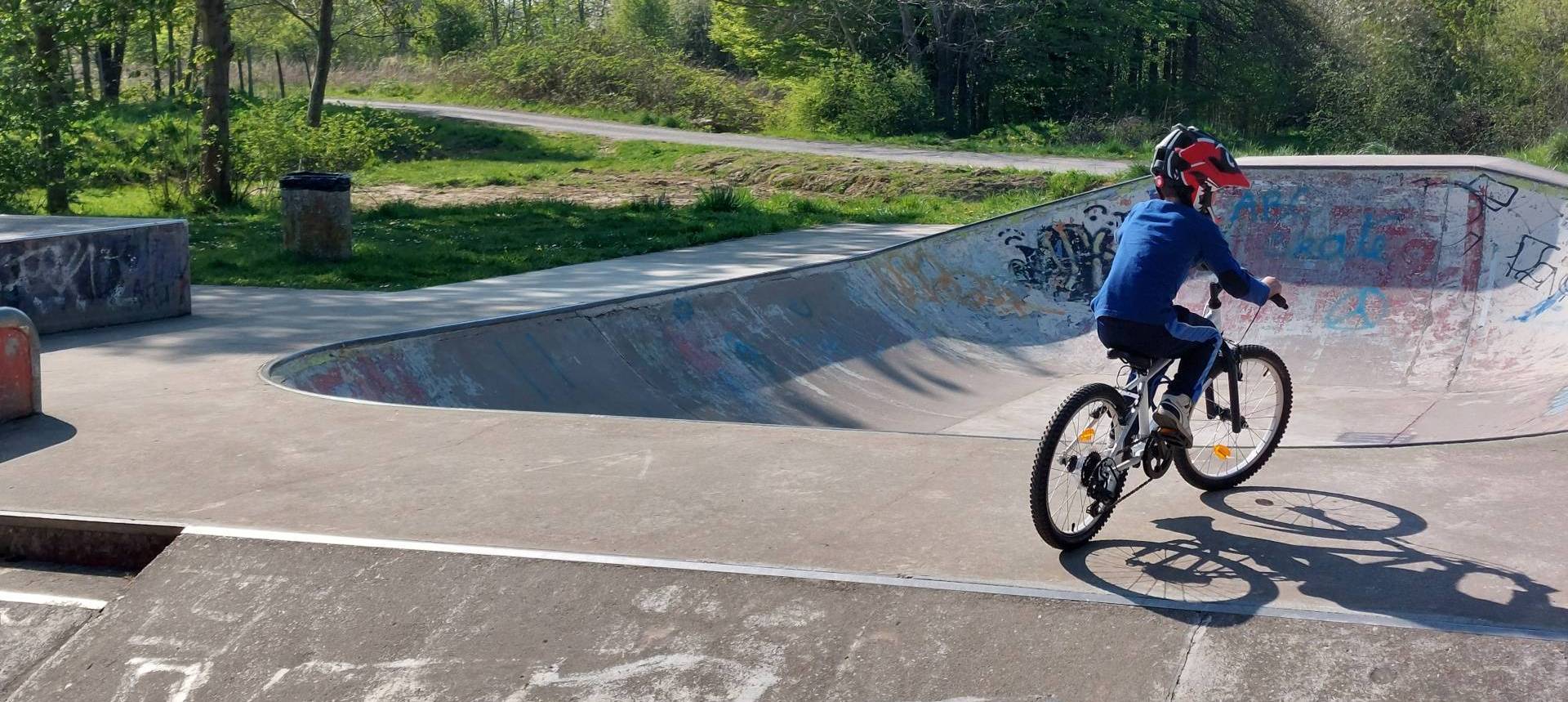 enfant skate à Magny