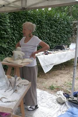 Monique en stage de sculpture