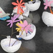 Installation de l'exposition "Les murs murmurent les mots"