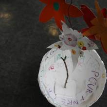 Installation de l'exposition "Les murs murmurent les mots"