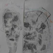 Installation de l'exposition "Les murs murmurent les mots"