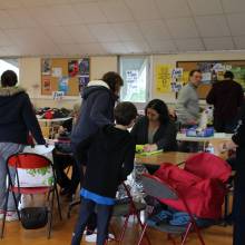 Braderie de vêtements et objets de puériculture 