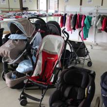 Braderie de vêtements et objets de puériculture 