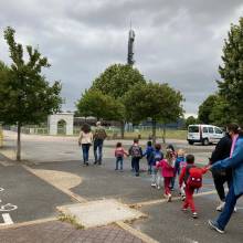 Rencontre avec les mûles des enfants de l'accueil de loisirs