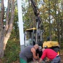 Pose de la Croix et de son Christ à la Croix du Bois