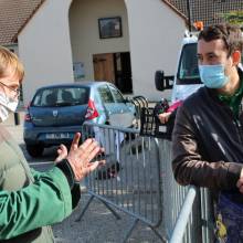 Distrihution des fleurs par les jardiniers communaux