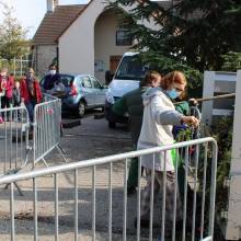 Distrihution des fleurs par les jardiniers communaux