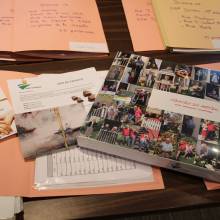 Distribution des boîtes de chocolats aux seniors de plus de 70 ans