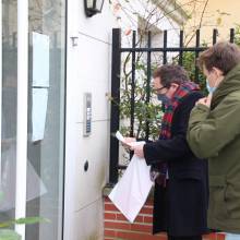 Distribution des boîtes de chocolats aux seniors de plus de 70 ans
