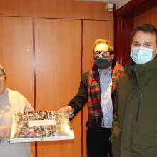 Distribution des boîtes de chocolats aux seniors de plus de 70 ans