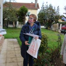 Distribution des boîtes de chocolats aux seniors de plus de 70 ans