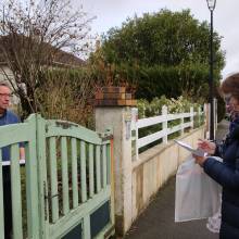 Distribution des boîtes de chocolats aux seniors de plus de 70 ans