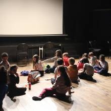 Goûter de fin de stage devant un film de Charlie Chaplin à l'Estaminet