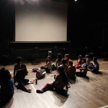Goûter de fin de stage devant un film de Charlie Chaplin à l'Estaminet