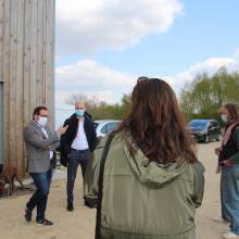 M. le Maire accueille M. le Député des Yvelines à la Ferme de la Closeraie