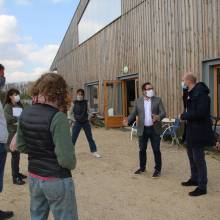 M. le Maire accueille M. le Député des Yvelines à la Ferme de la Closeraie