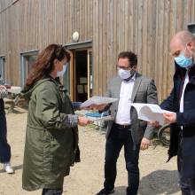 M. le Maire accueille M. le Député des Yvelines à la Ferme de la Closeraie