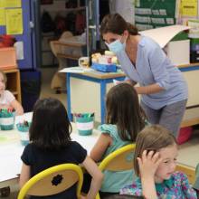 Lirenval : visite de l’illustratrice Marianne Barcilon à l'école Corot