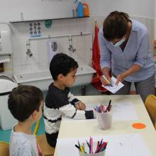 Lirenval : visite de l’illustratrice Marianne Barcilon à l'école Corot