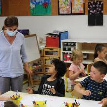 Lirenval : visite de l’illustratrice Marianne Barcilon à l'école Corot