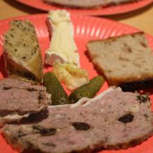 Riton la manivelle et Philippe Luez à l'occasion de la commémoration de la commune