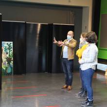 Chat alors ! Une exposition lumineuse en cours d'installation