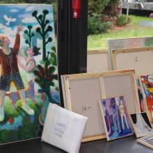 Chat alors ! Une exposition lumineuse en cours d'installation