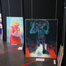 Chat alors ! Une exposition lumineuse en cours d'installation