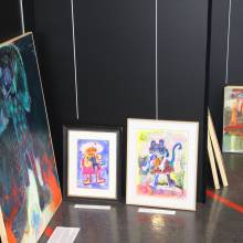 Chat alors ! Une exposition lumineuse en cours d'installation