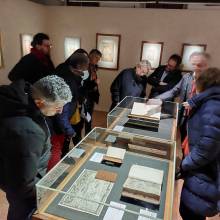 L'équipe municipale découvre l'exposition "Sylvae Sacrae – La forêt des Solitaires"
