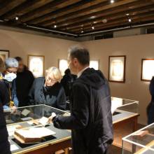 L'équipe municipale découvre l'exposition "Sylvae Sacrae – La forêt des Solitaires"