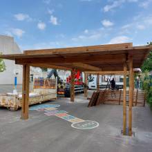 Des pergolas dans la cour d'école André Gide Primaire