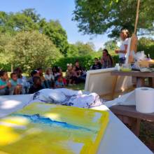 Visite du Salon des peintres par les enfants de la Commune