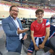 M. le Maire en grande conversation avec Alexandre Léauté