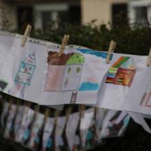 La grande lessive : manifestation d’art participatif (Corot/Samain)