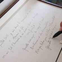 Ginette Kolinka dédicace et signe le Livre Infini 21