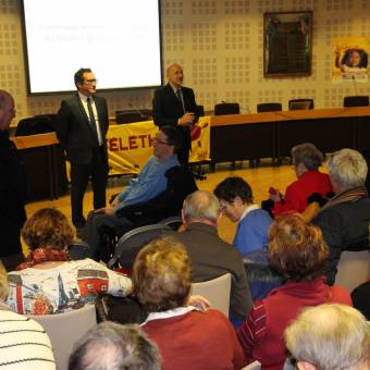 Remise du chèque du téléthon : "A Magny-les-Hameaux