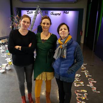 Installation de l'exposition "Les murs murmurent les mots"