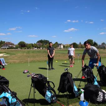 Evadez-vous cet été • Les jeunes de Cap Ados s'initie au golf ! 