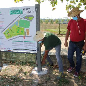 Pose des panneaux sur la Plaine de Chevincourt