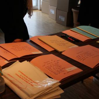 Distribution des boîtes de chocolats aux seniors de plus de 70 ans