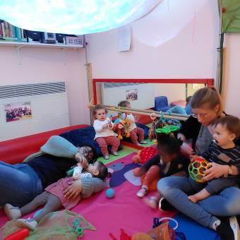 Les marmottes ont la chance de participer à un atelier sensoriel