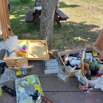 Visite du Salon des peintres par les enfants de la Commune
