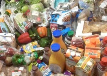 Distribution alimentaire par le Secours Populaire