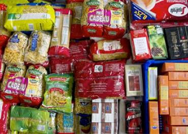 Distribution alimentaire par le Secours Populaire
