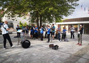 Les petits concerts de rue de l'Harmonie Magnycoise